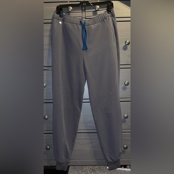 FIGS Tansen Jogger Scrub Pants in Charcoal! Size M, Like New! - Picture 2 of 12